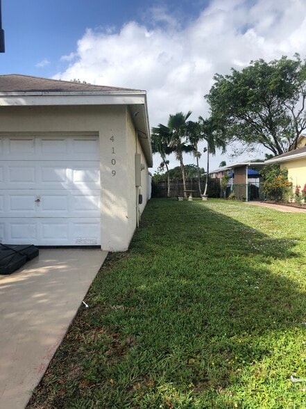 Building Photo - 4109 Eastridge Cir