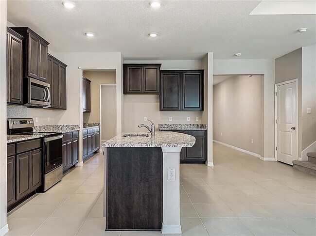Building Photo - 13071 Brookside Moss Dr