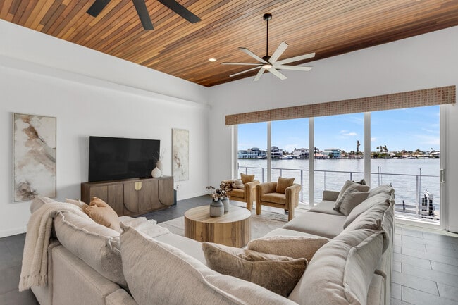 Building Photo - 905 Bay Point Dr