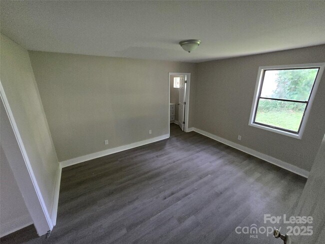 Building Photo - 2720 Englehardt St