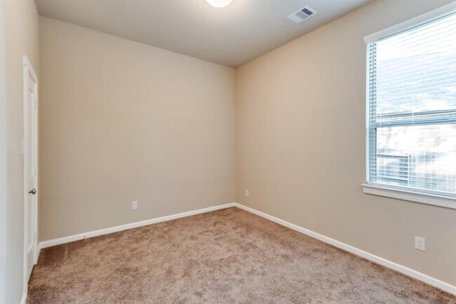 Building Photo - 104 Windflower Track Ct