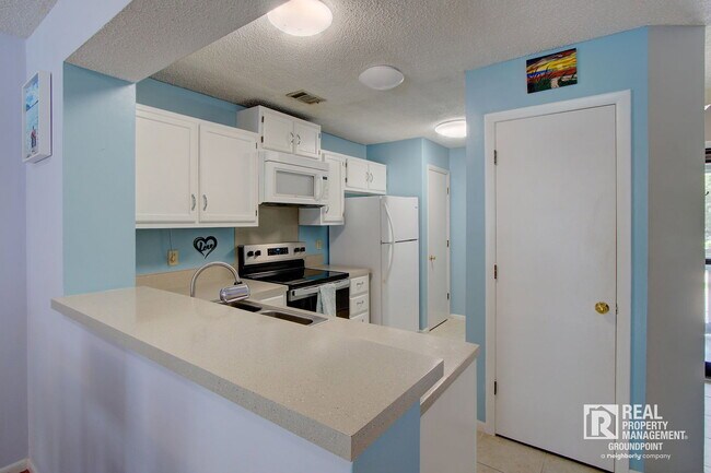 Building Photo - 8471 Yadkin Cir