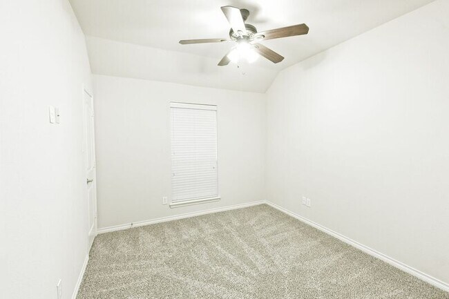 Building Photo - 5925 Silver Buckle Dr