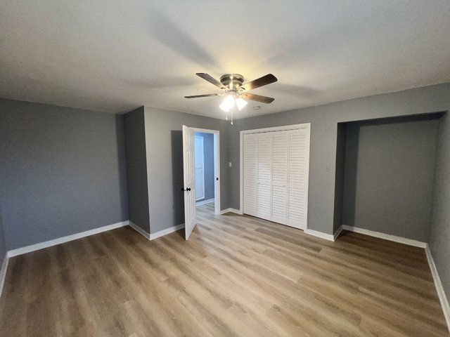 Building Photo - 1108 E 9th St