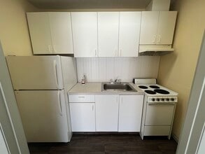 Building Photo - 2241 W Pensacola St