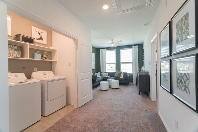 Building Photo - 438 Lake Day Dr