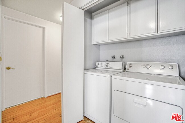 Building Photo - 5534 Sylmar Ave