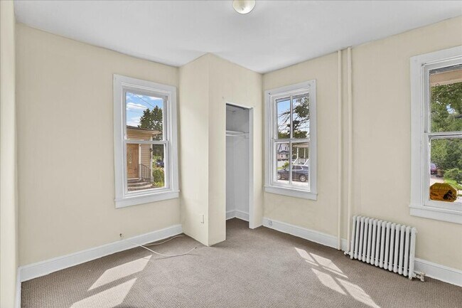 Building Photo - 122 S Davis St