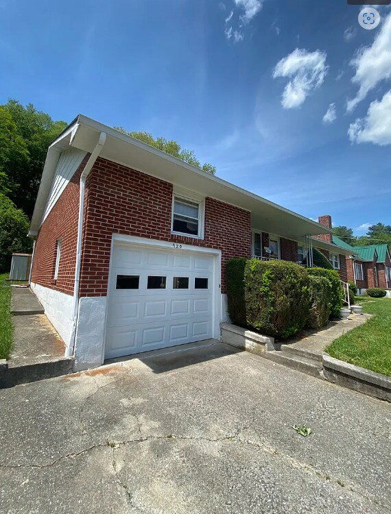 Building Photo - 920 Augusta St