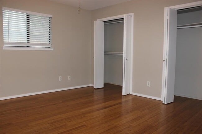 Building Photo - 6500 Columbia Oaks Ct