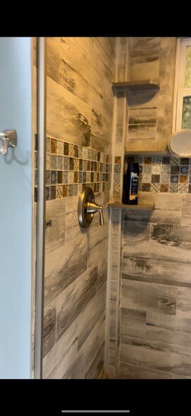 Building Photo - 6816 Osborne Dr