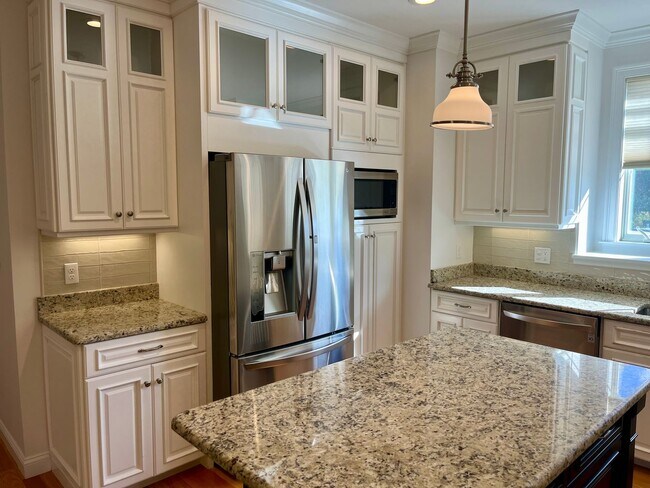 Building Photo - Lawton Lane Management