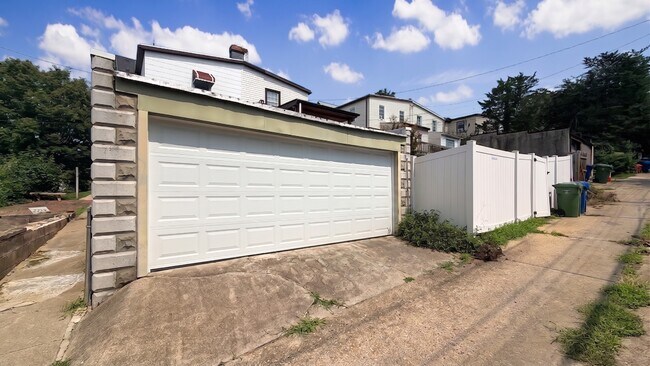 Building Photo - 3305 Moravia Rd