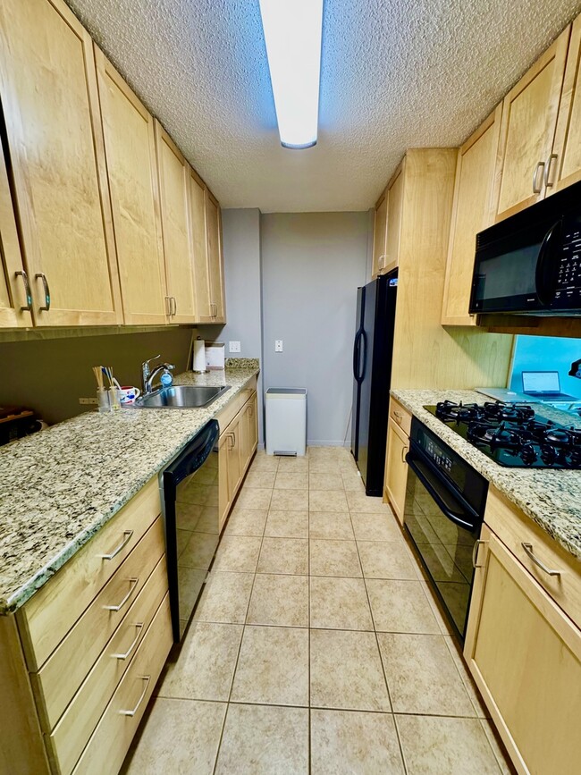 Building Photo - 9655 Woods Dr