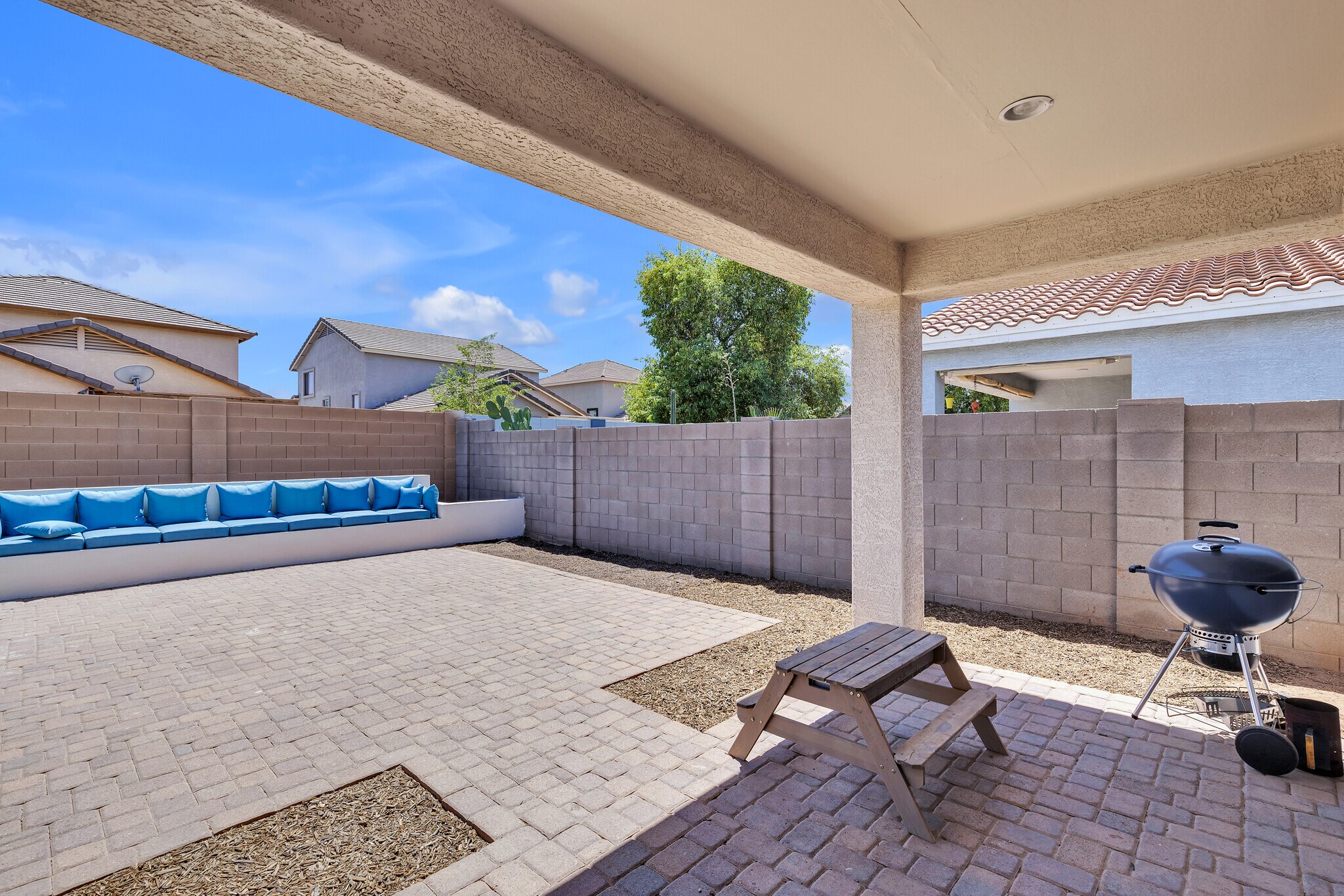 Building Photo - 1691 W Desert Spring Way