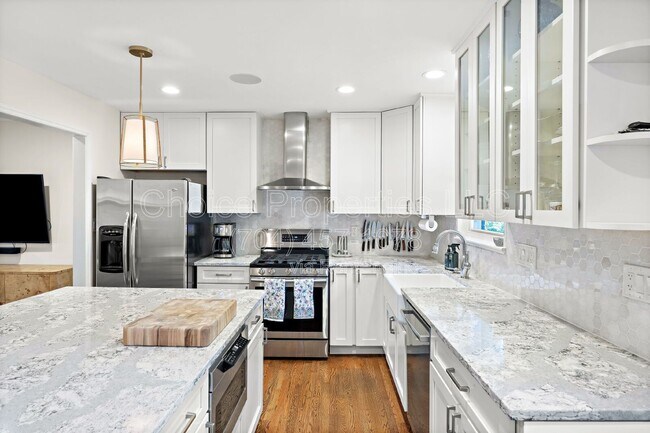 Building Photo - 832 Stanfield Dr