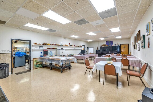 Building Photo - 1055 NW 83rd Ave
