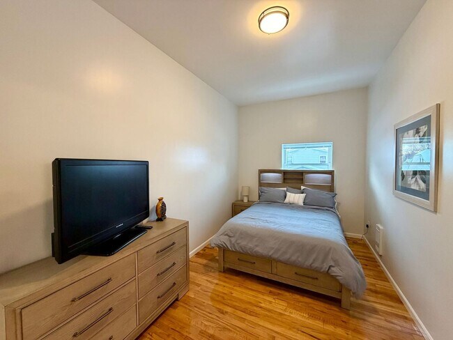 Building Photo - 719 N 3rd Ave