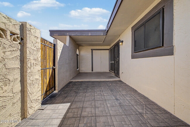 Building Photo - 830 S Dobson Rd