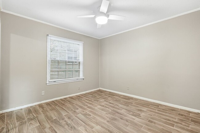 Building Photo - Alamo Heights Condo