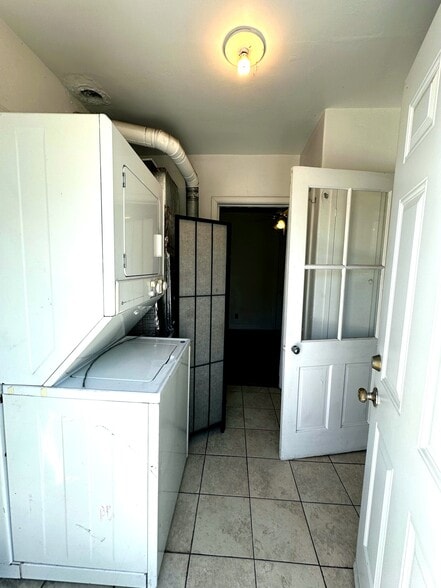 Building Photo - 10847 Balboa Blvd