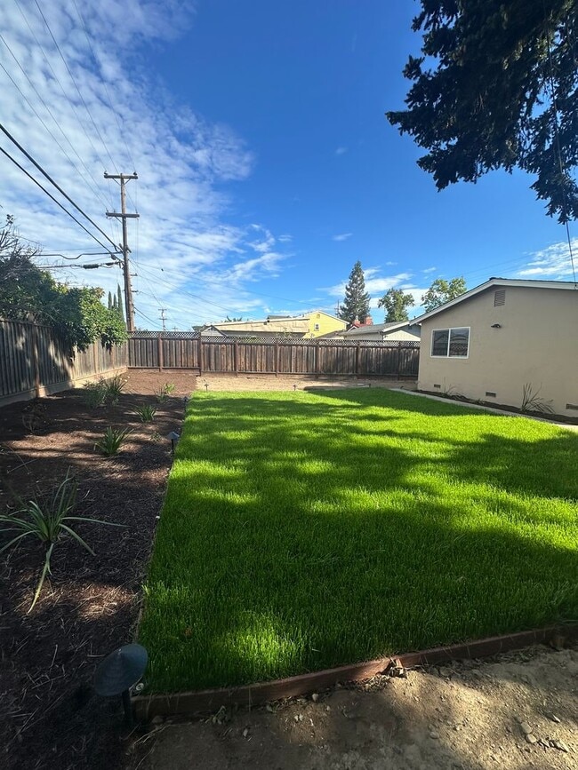Building Photo - 4309 Ross Ave