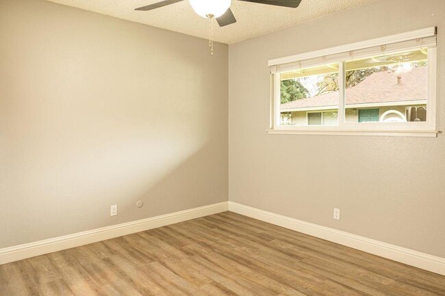 Building Photo - Chico Villa East Apartments