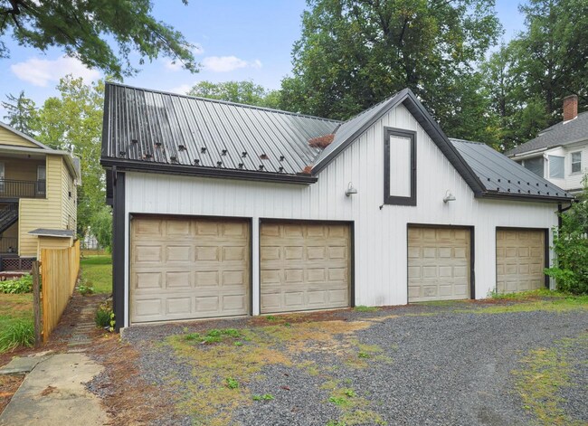 Building Photo - 1052 Edgar Avenue