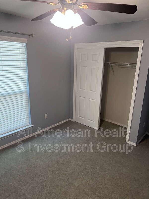 Building Photo - 989 Claeven Cir
