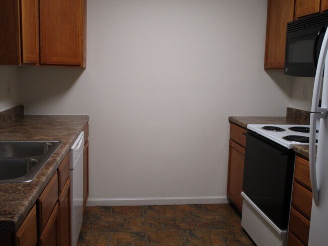 Building Photo - 5004-5006 Carrie Ridge Dr.