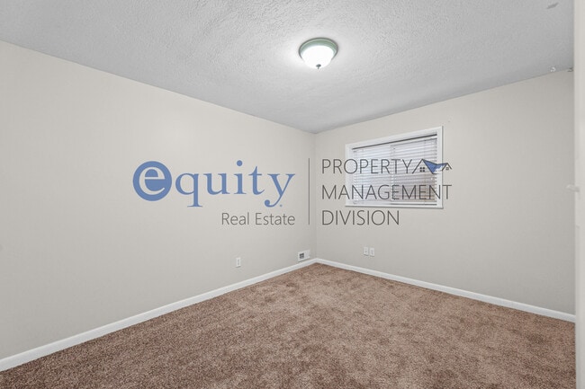 Building Photo - 7102 Brookhill Dr E