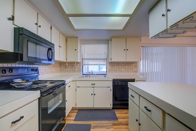 Building Photo - 8992 Hernando Way