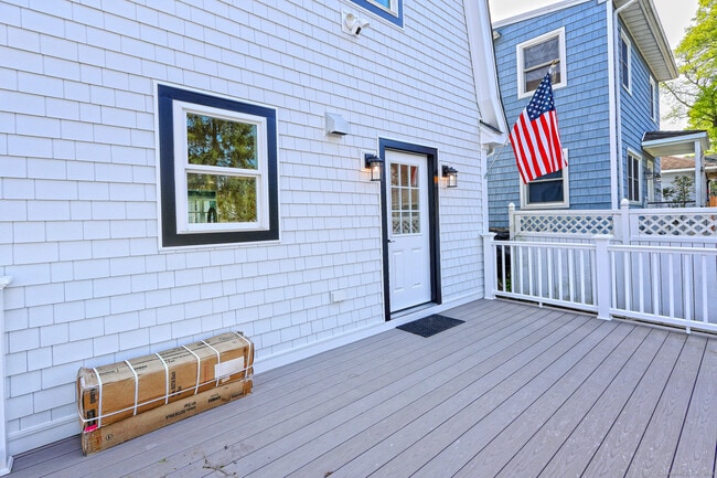 Building Photo - 33 Fairwood Ave