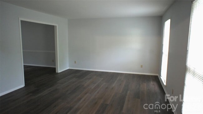 Building Photo - 10000 Ridgemore Dr