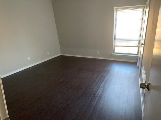 Building Photo - 2BD/1.5BA Townhouse located inGermantown!