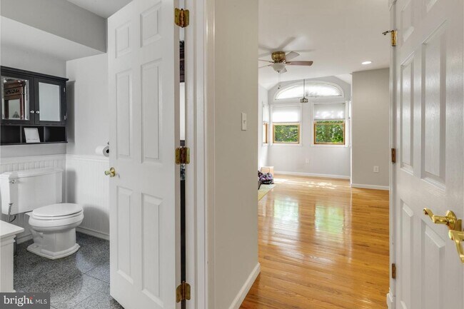 Building Photo - 920 S 16th St