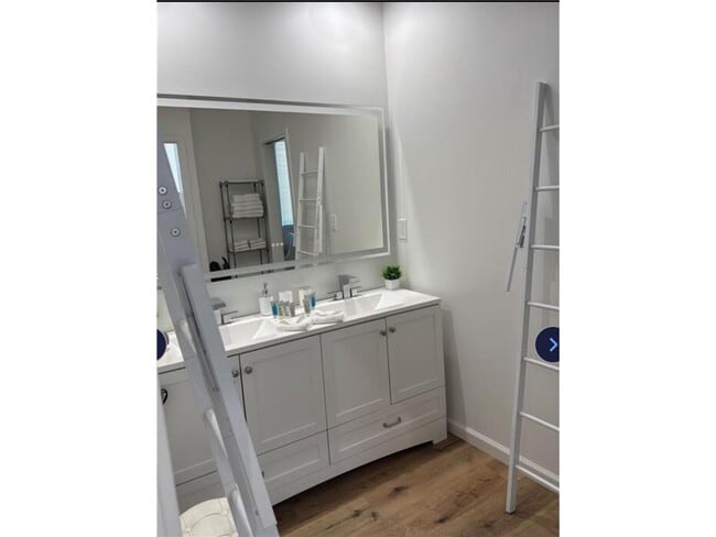 Building Photo - 1013 Gardner St