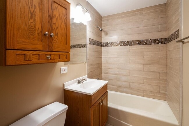 Building Photo - 3 bedroom / 1 bathroom Home for rent in Hobart