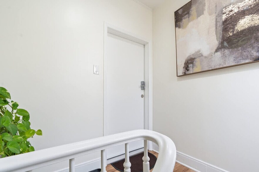 Building Photo - 1622 Union Turnpike