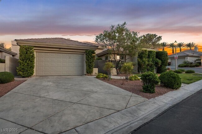 Building Photo - 10013 Alegria Dr