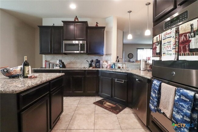 Building Photo - 802 Valentino Dr