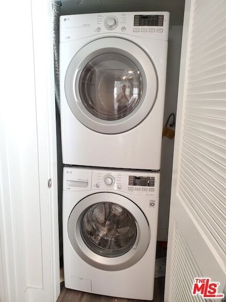 Building Photo - 5030 Rosewood Ave