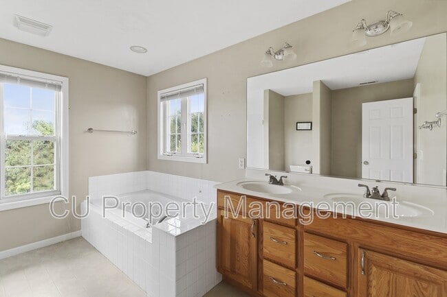 Building Photo - 902 Indigo Dr