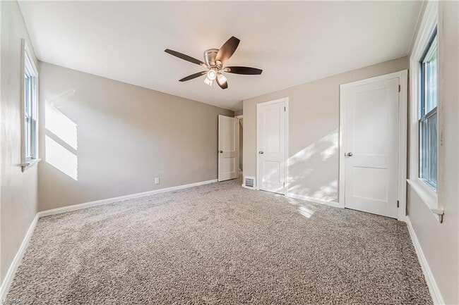 Building Photo - 440 E 250th St