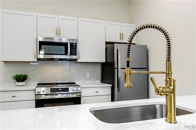 Building Photo - 1104 Main St