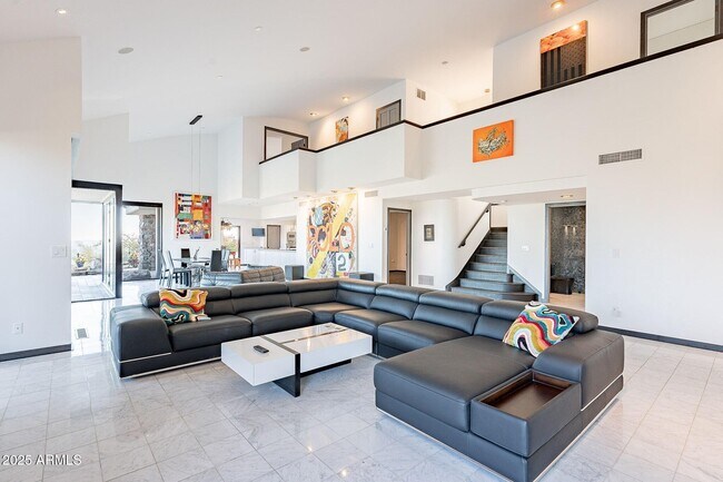Building Photo - 7044 N Hillside Dr