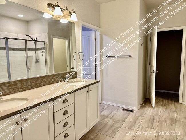 Building Photo - 2515 Hannah Ridge Dr