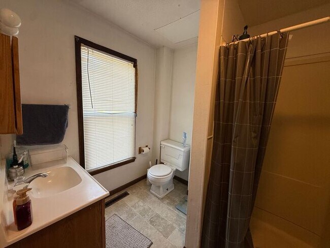 Building Photo - $2,700 | 4 Bedroom, 2 Bathroom Duplex | NO...