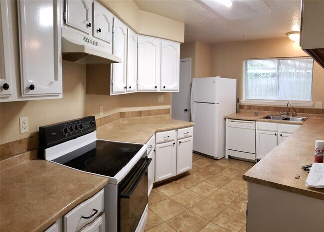 Building Photo - 5843 Sunnygate Dr