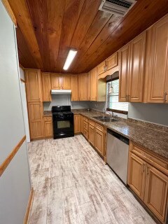 Building Photo - 320 E Oak St